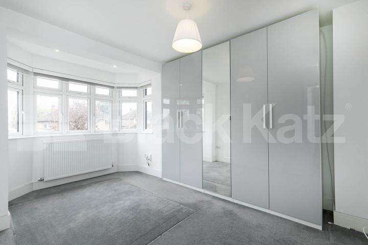 Stunning 5-Bedroom Family Home to Let in Southgate Osidge Lane, Southgate 